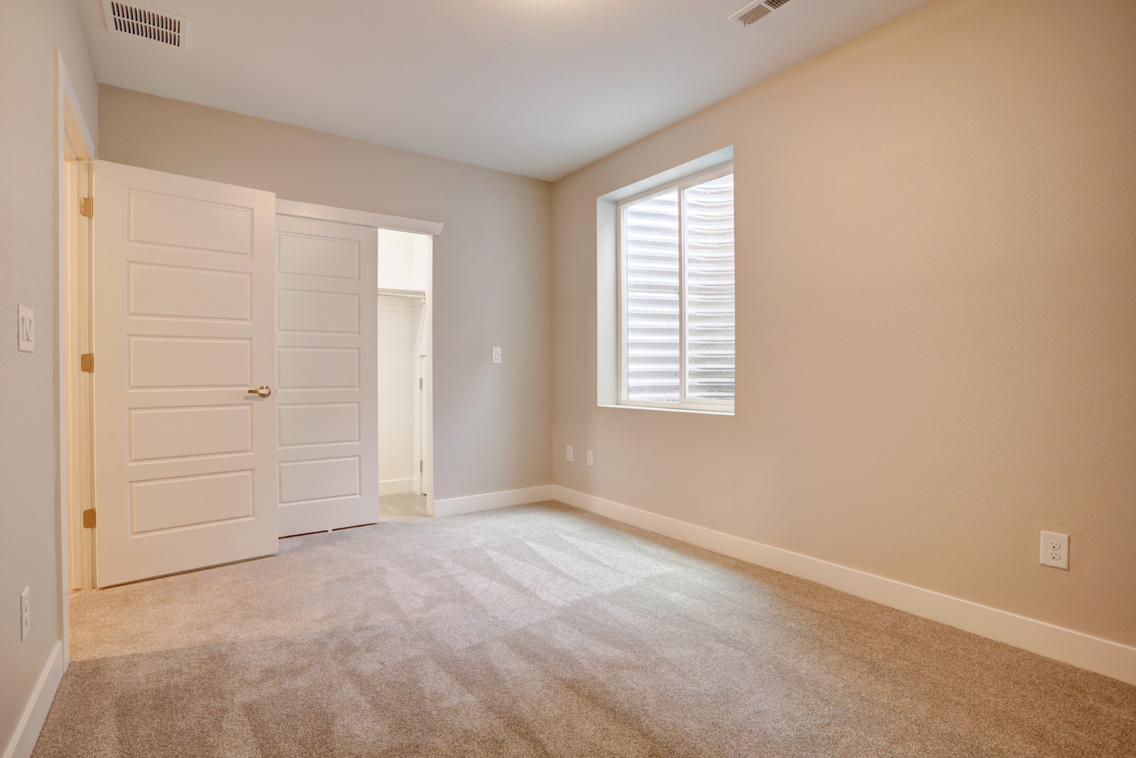 19_2884_W_Parkside_Place19_mls.jpg