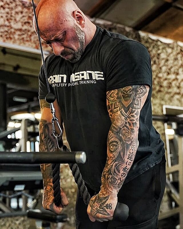 When your tattoos seem to be growing much faster than your triceps 🙈 
#bodybuilding #prepcoach #traininsane #nutrition #fitness #studio1 #contestprep #showprep #personaltrainer #diet #coach #shredded #legday #backday #training #over40andfit #girlsth