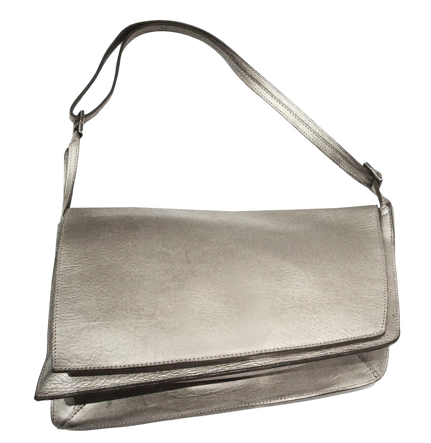 MM VINTAGE : MESSENGER S, 1999⁠
⁠
In platinum cowhide. Flap closure, expandable 'Plic' accordion gusset. Interior pocket system. Solid white bronze hardware. Worn under the arm, long on the shoulder, or as a cross-body bag. A friend stopped by and we