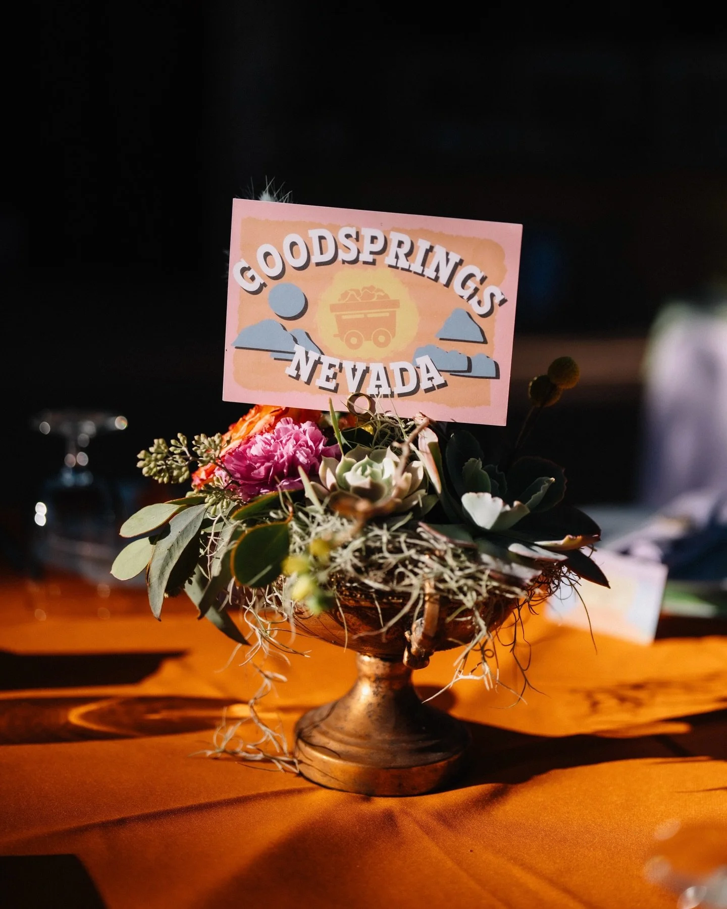 These western-inspired details were reimagined in a way that felt personal and true to Anthony and Catrena. A celebration that was distinctive, meaningful, and completely their own...🤍

📸 @seanmoorephoto
💐 @deathbyflowers
💒 @1880union

#SaltAndSp