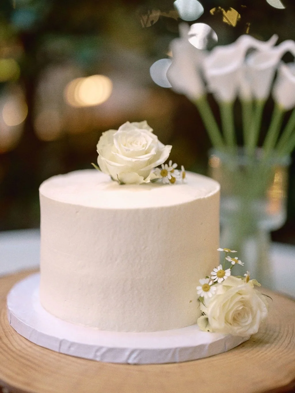 Each cake brings a different kind of magic.

Which one&rsquo;s your favorite? 👇

#SaltAndSparrow #WeddingCakes #CakeInspiration #WeddingInspo #CaliforniaWeddings