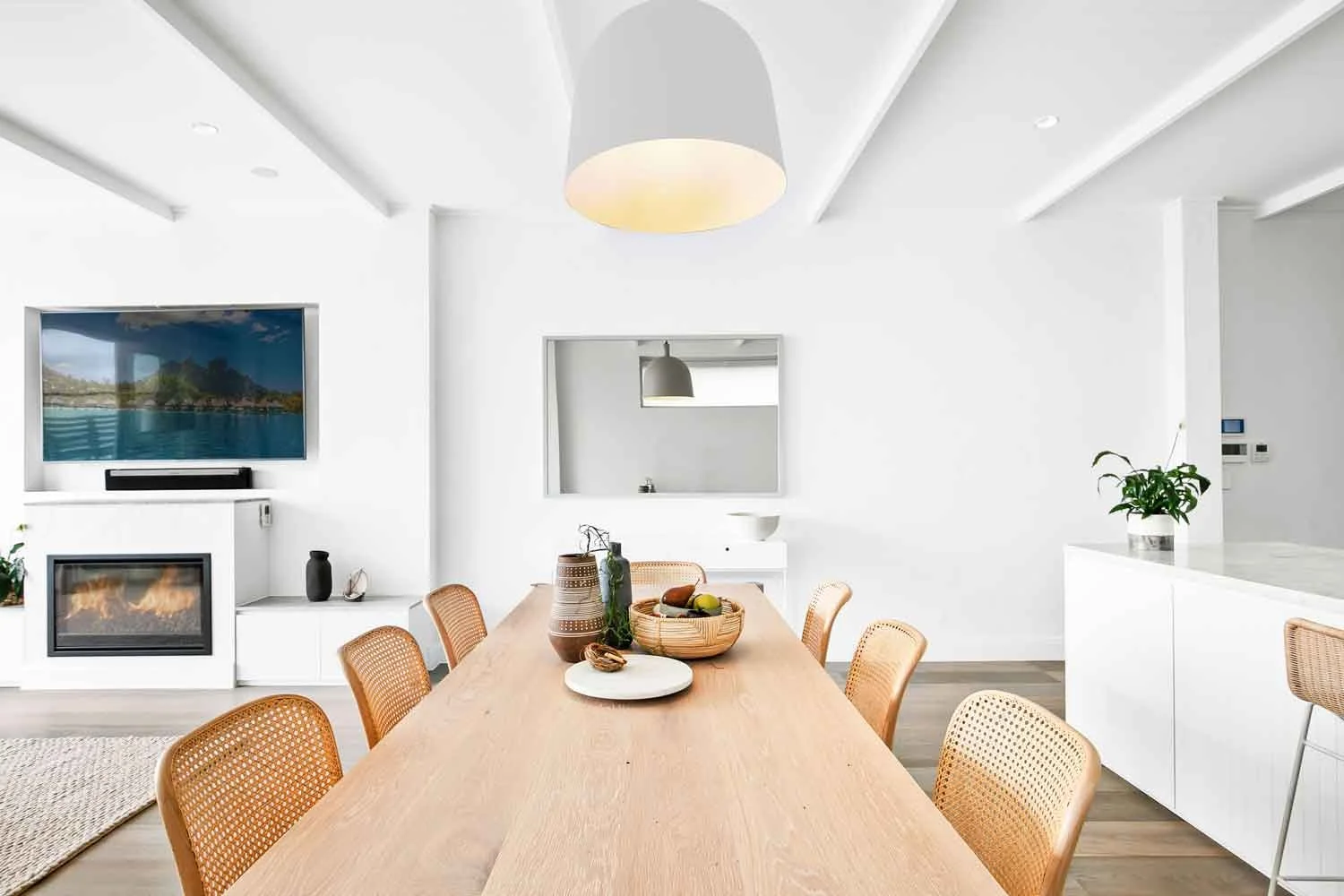4.-Dining_hi.jpg