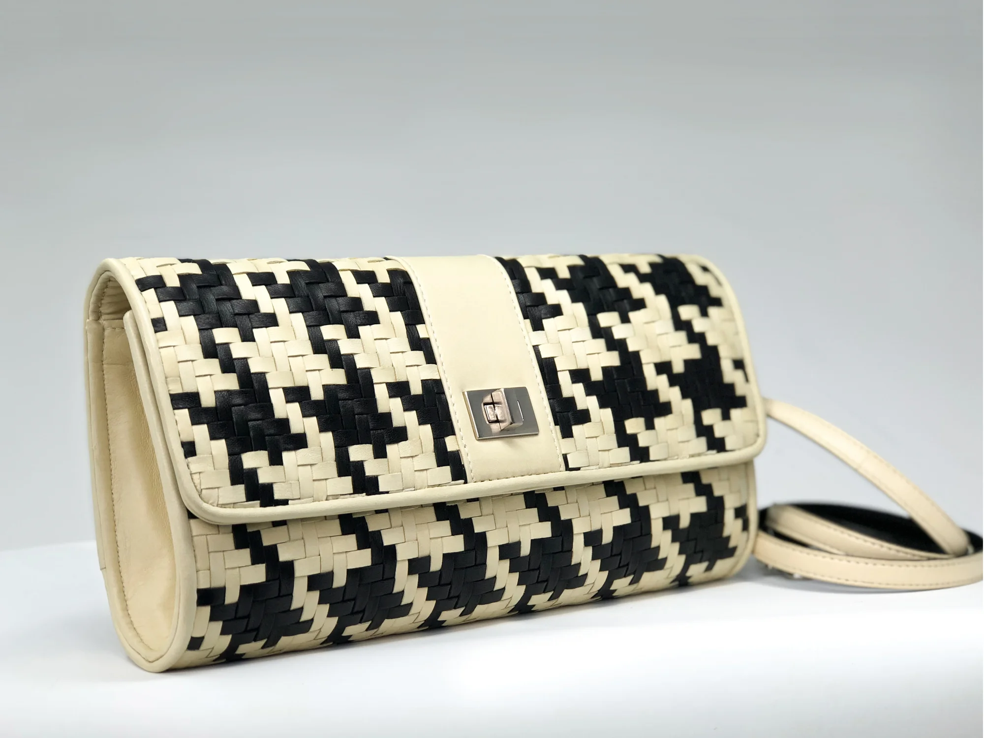 Houndstooth_Angled_whiteTrim.jpg