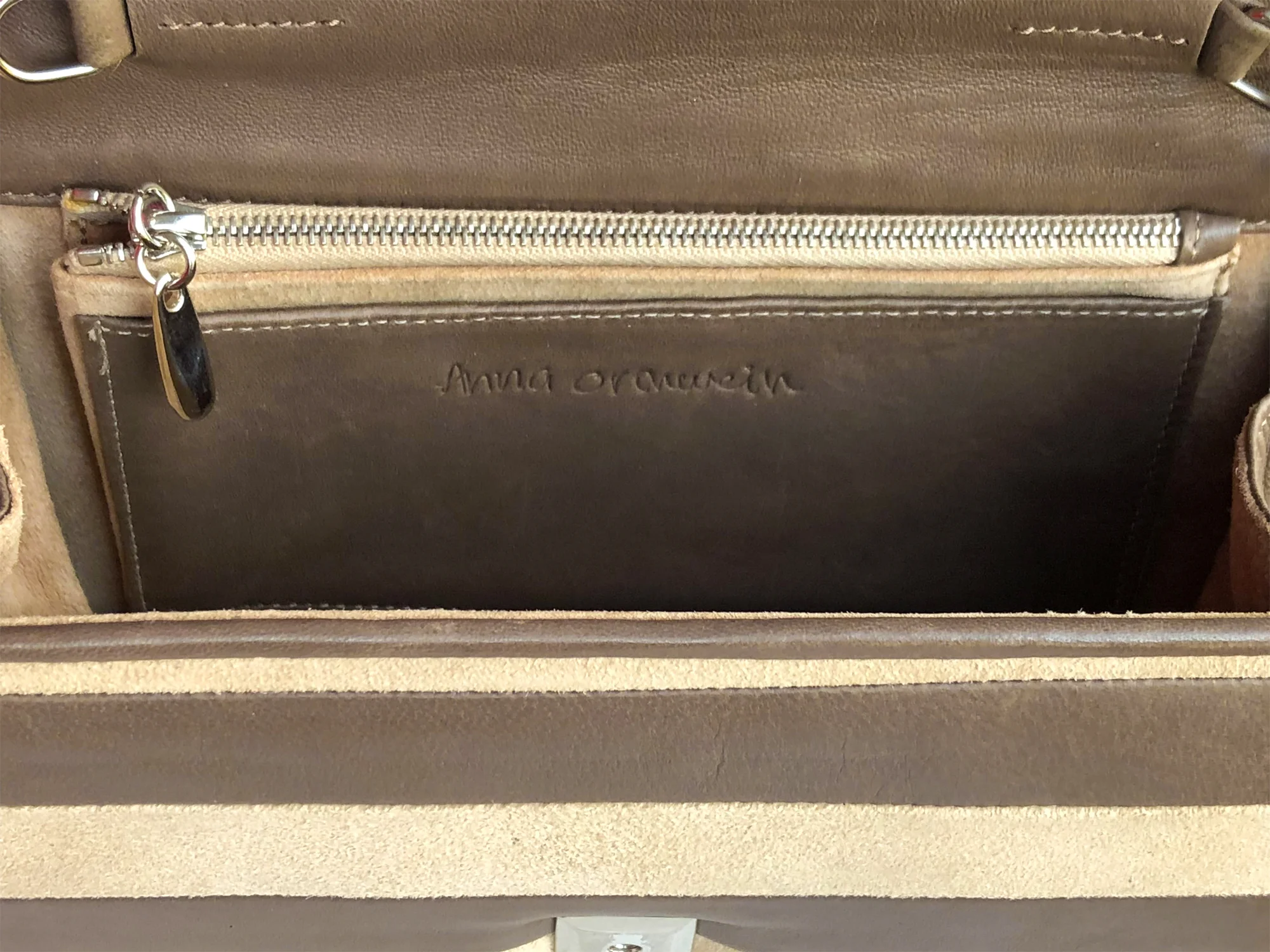 Shoulderbag_striped_lambskin_lambsuede_Interior.jpg