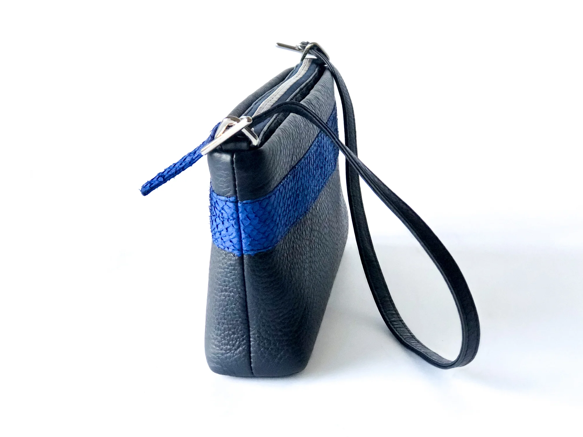 Ziptop_salmonleather_wallet_Top.jpg