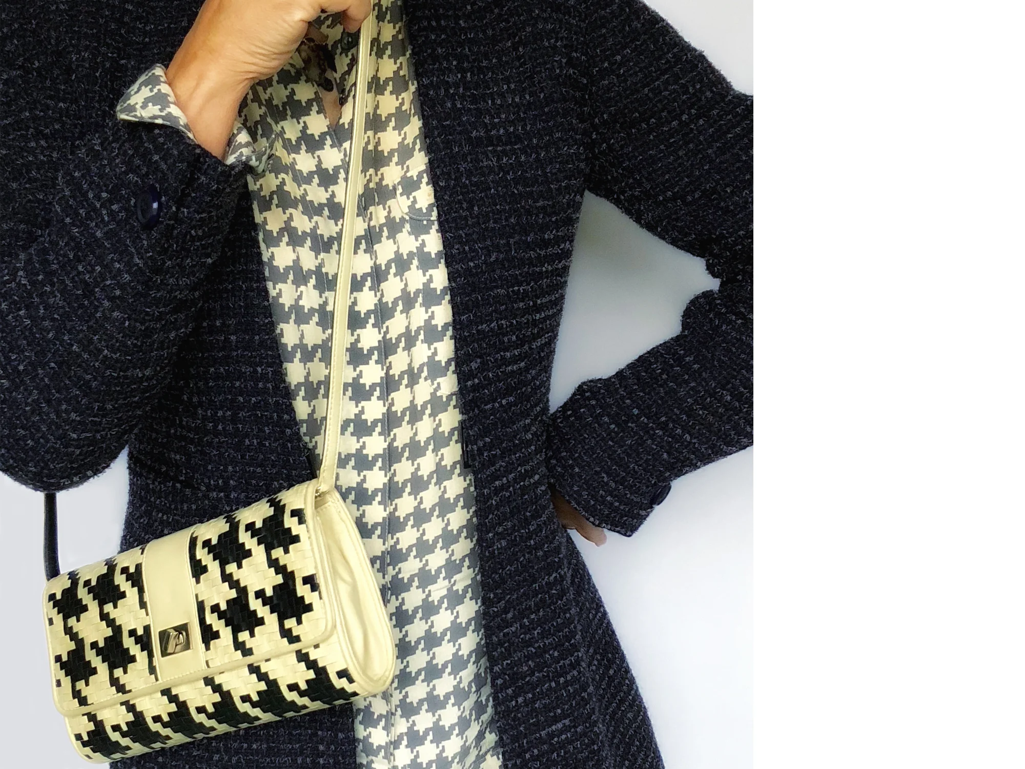 clutch_houndstooth_woven_black&white_model.jpg