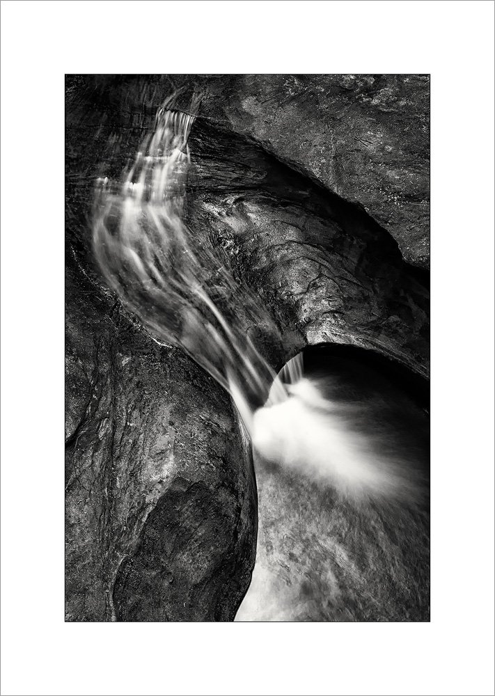 Devils-Bathtub-Hocking-Ohio-Waterfall