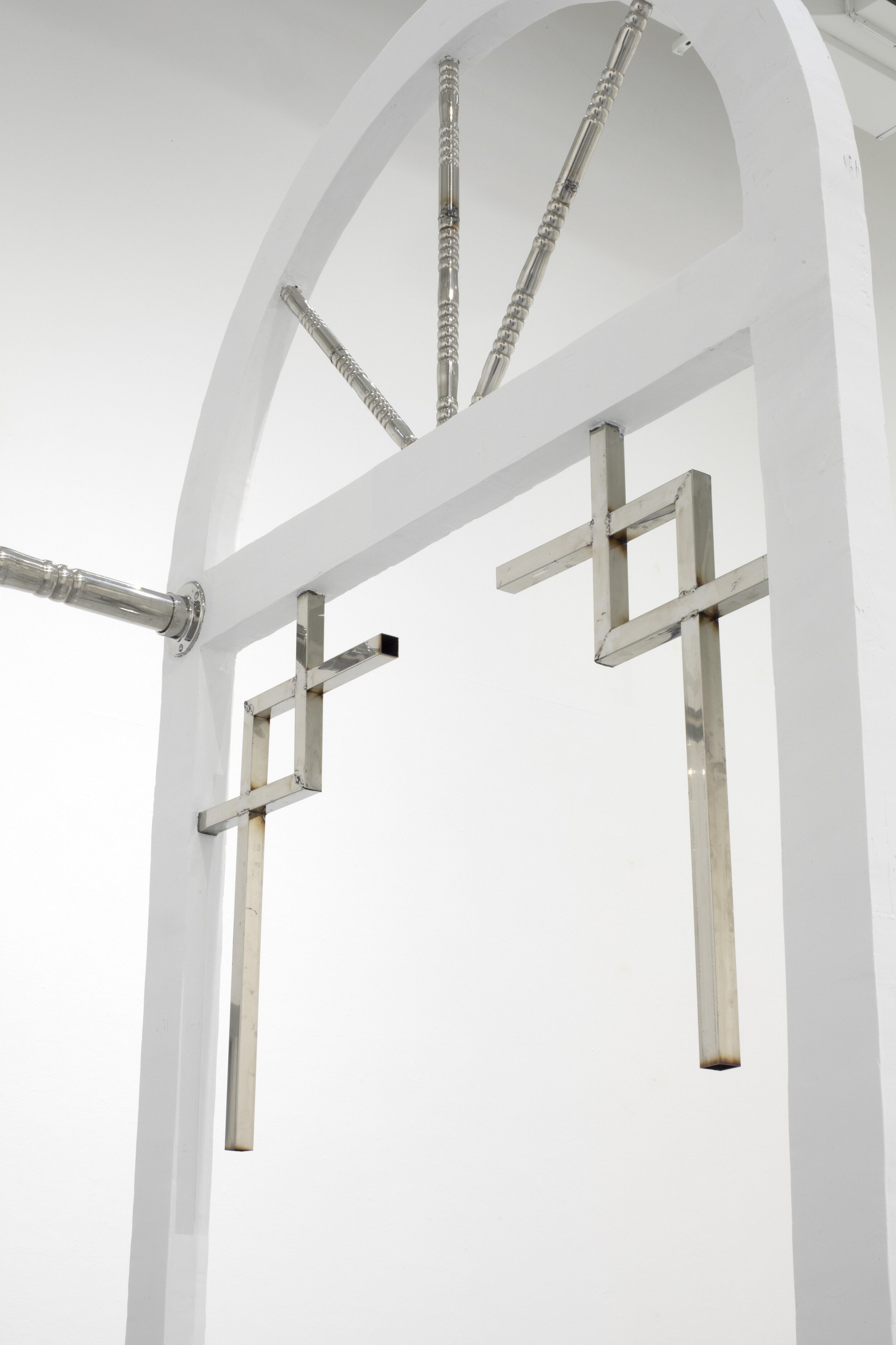  Anne Wu  Once Forgotten, Twice Remembered (One End to the Other, or Two Beginnings)  , 2020 (detail) Stainless steel, polystyrene, joint compound, plaster, paint, MyLand incense container caps 120 x 36 x 96 (305 x 91 x 244 cm) photo by Sol Avi Erez 