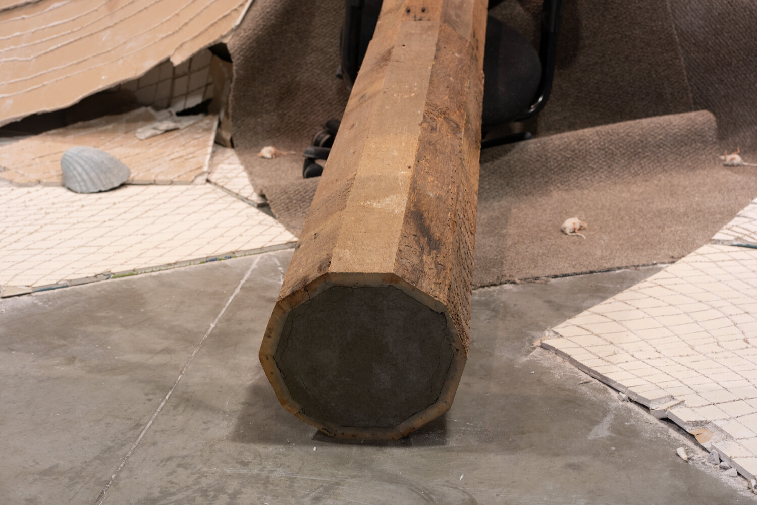  Alex Zak  Swamped , 2019 (exterior view) (detail) Sheet rock, plaster wrap, carpet, wood, steel, aluminum, paint, cement, sand, oven-bake clay,   office chair, modified ceiling fan, Monitor, Keyboard, aquarium volcano, red sharpie 192 x 204 x 196 in