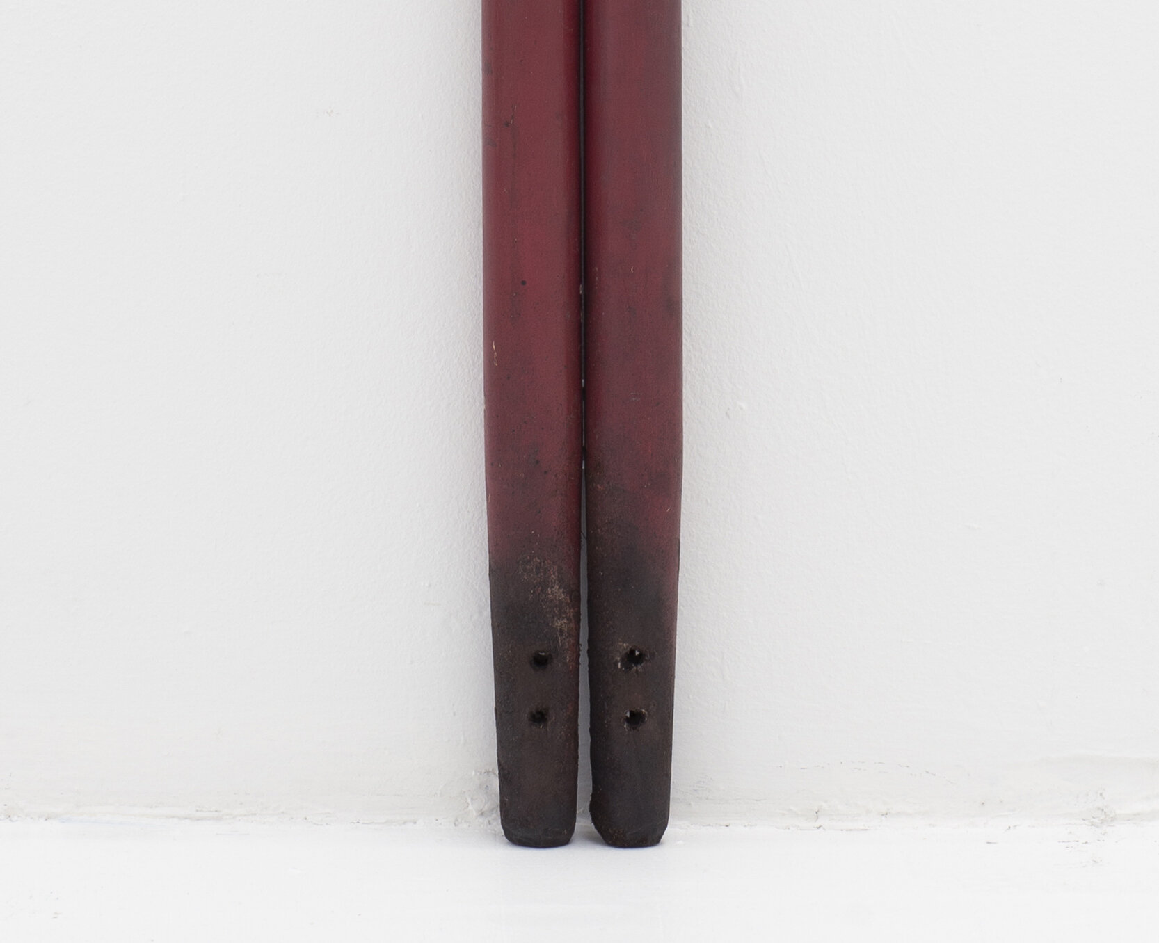  Jonathan Mildenberg  Untitled (Father and son) , 2020 (detail) wood shovel handles, paint, tape, dirt, ash,  blood, pigment, bone, flock, wire, hardware 46 x 3 x 1.5 inches (117 x 8 x 4 cm) JM10 