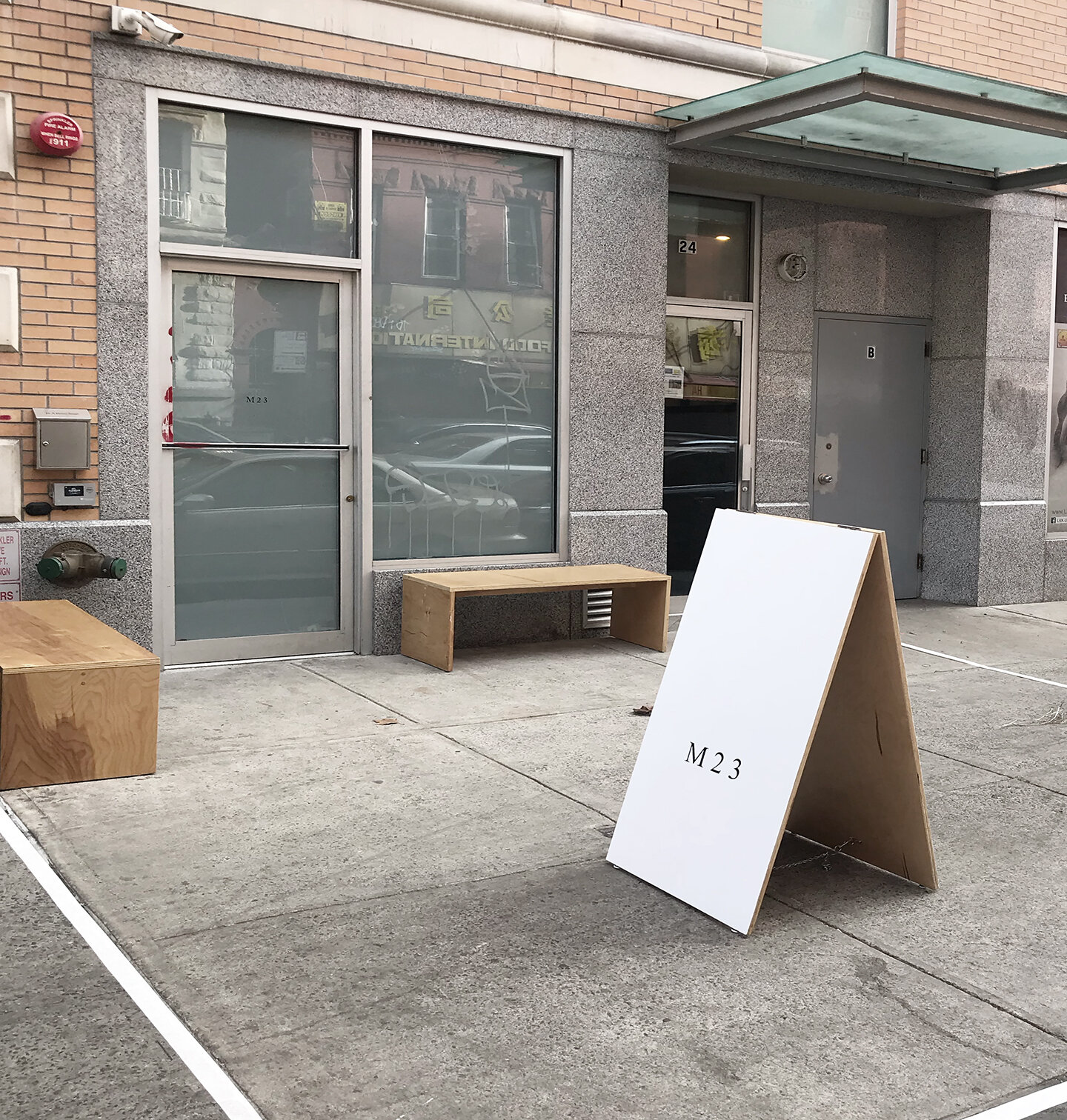  M 2 3 24 Henry Street Designated outdoor gathering area per New York City COVID guidelines 14 March 2021 storefront 