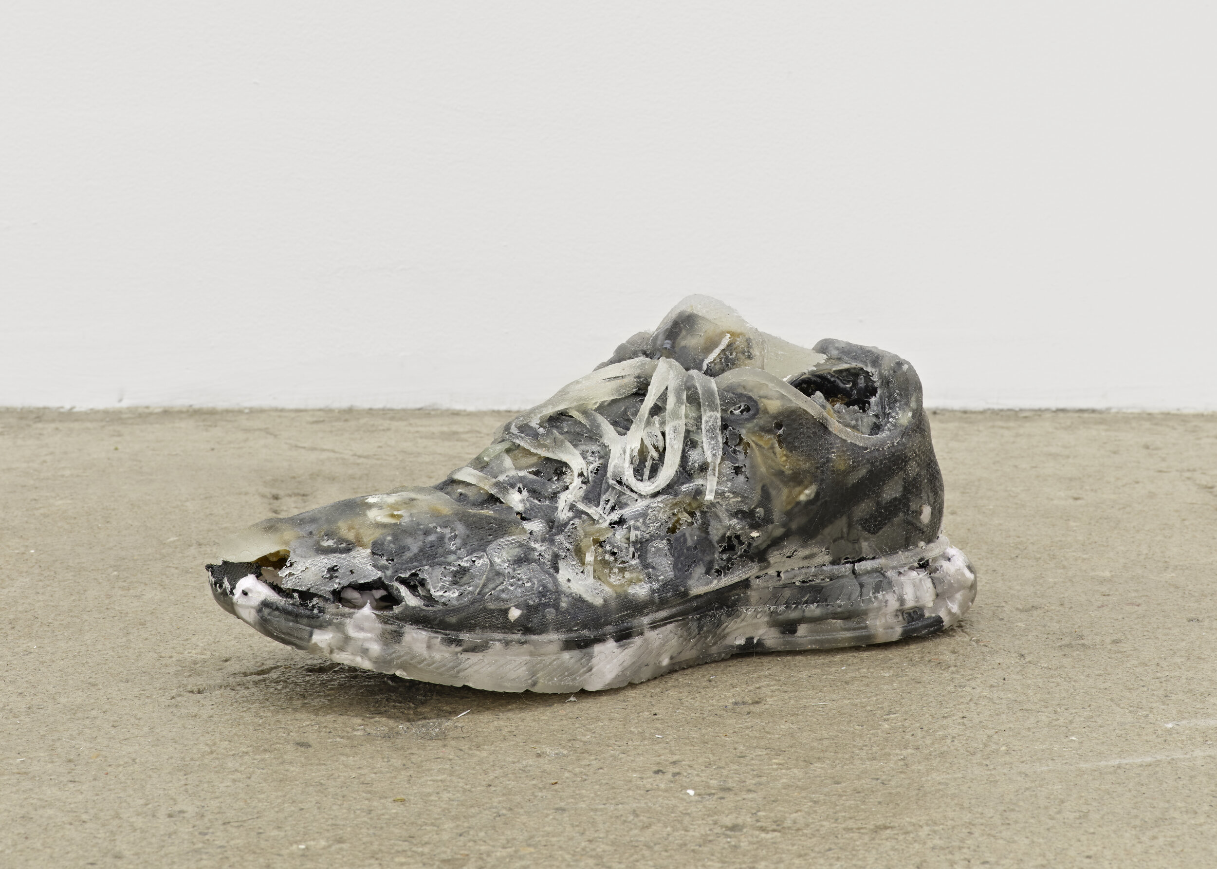  Jeenho Seo  “New” shoes , 2021 (left) artist’s worn sneakers, epoxy resin  6 x 12 x 5 inches (15 x 31 x 13 cm) 