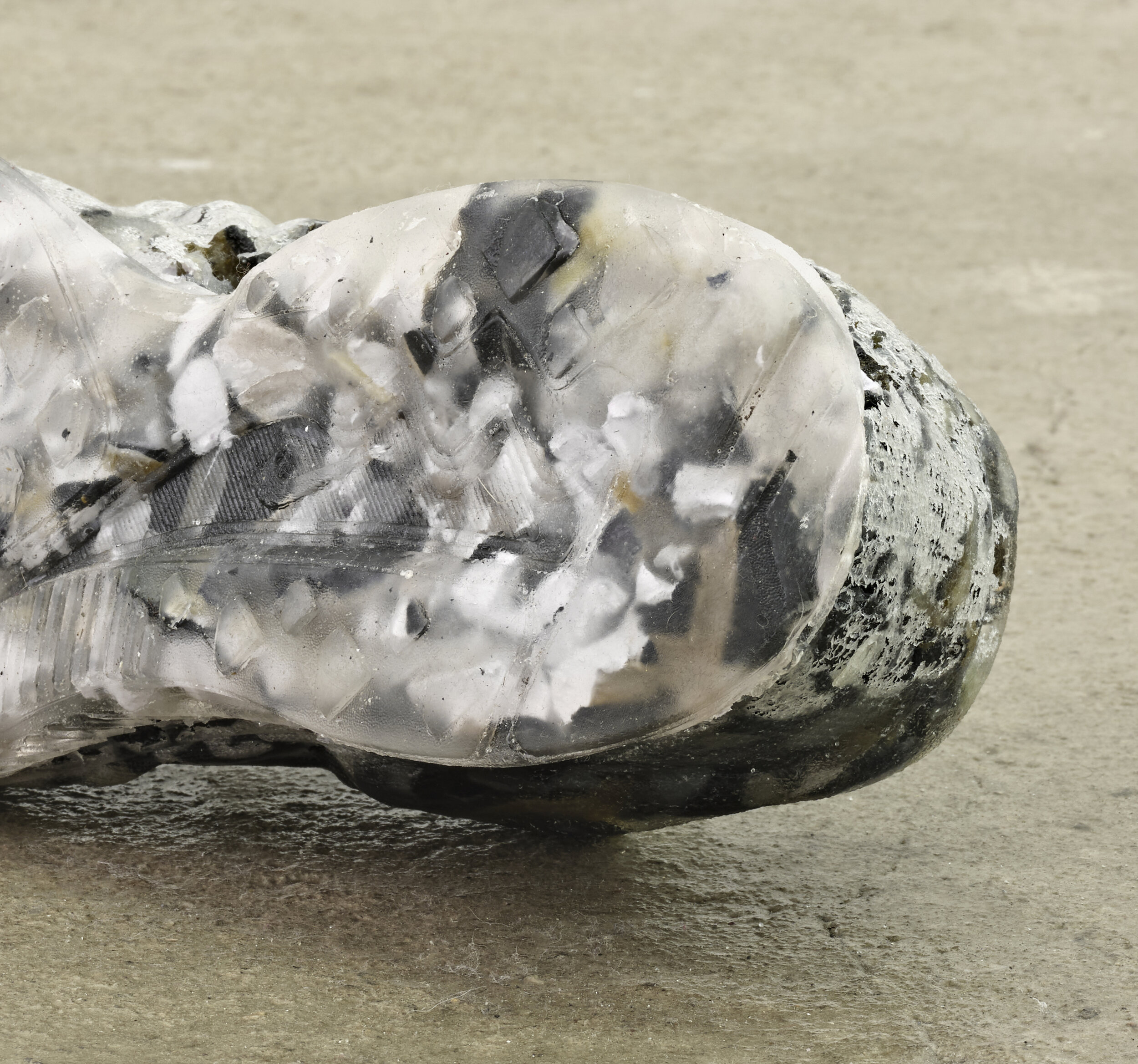  Jeenho Seo  “New” shoes , 2021 (detail; right) artist’s worn sneakers, epoxy resin  6 x 12 x 5 inches (15 x 31 x 13 cm) 