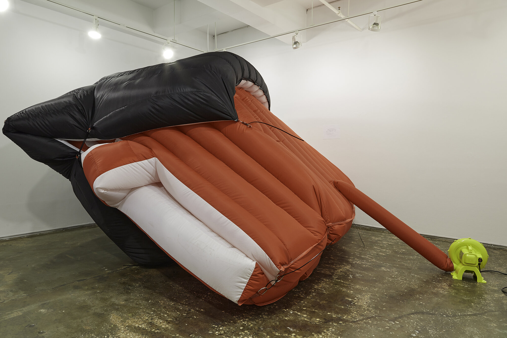  Bat-Ami Rivlin  Untitled (inflatable house, zip ties, blower) , 2021 inflatable house, zip ties, blower dimensions variable to installation Installation A.I.R. Gallery, Brooklyn, NY 06 August - 05 September 2021 Photo by Matthew Sherman   