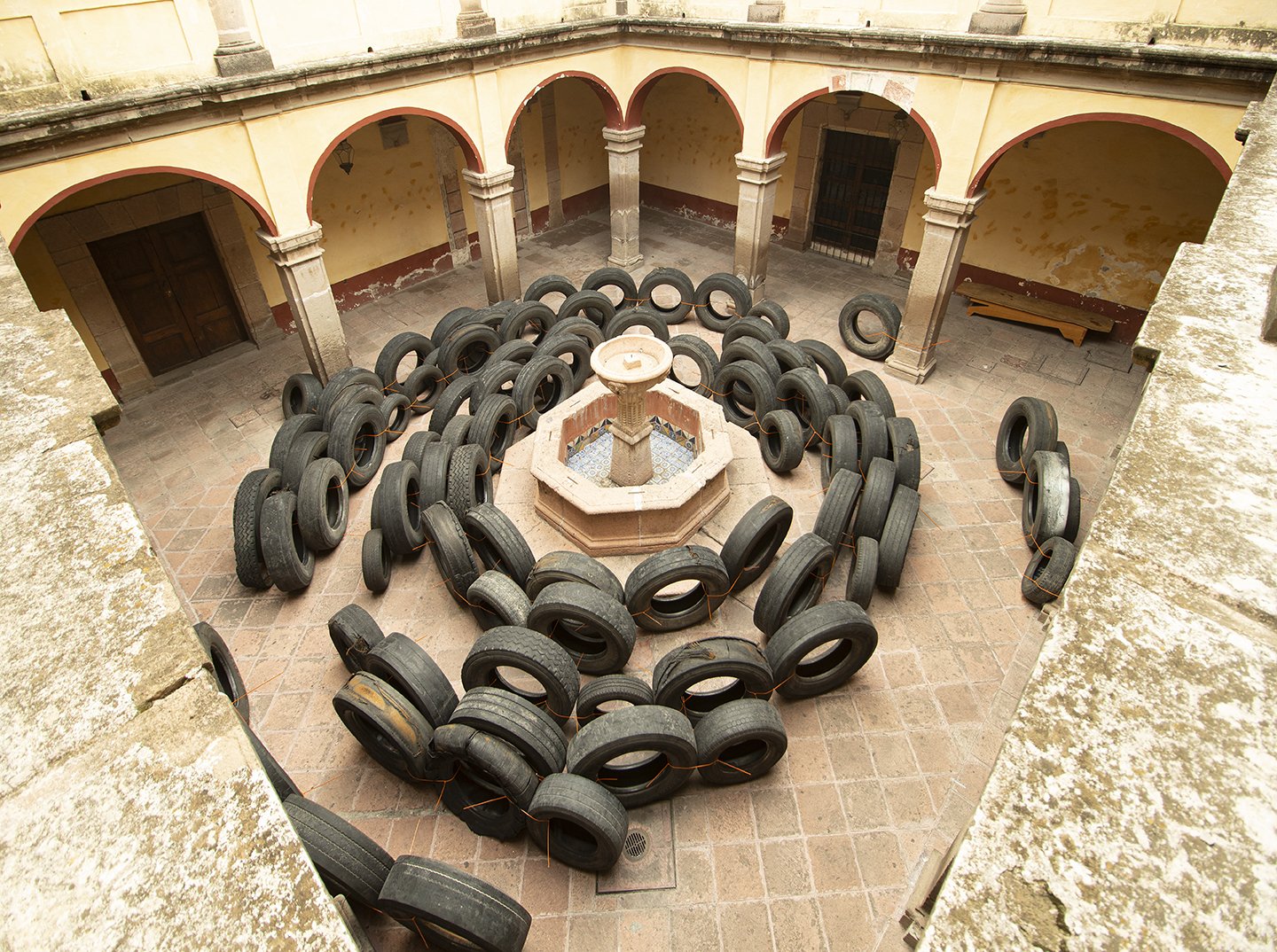  Bat-Ami Rivlin  Untitled (92 tires) , 2022 tires, zip ties dimensions variable to installation Photos via Museo de la Ciudad de Querétaro BR46 