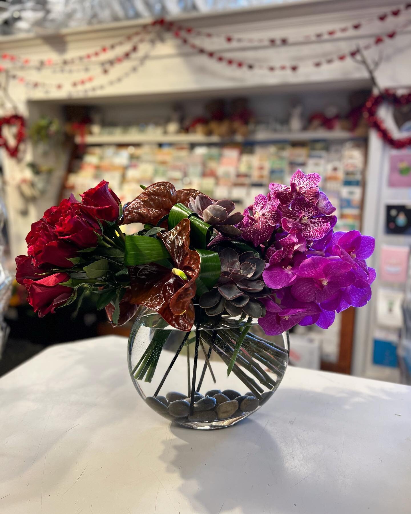 Happy Valentine&rsquo;s Week to all my flower friends out there! ❤️ May your flowers be fresh, your stamina strong, and your creativity abundant! 🌸
.
#valentinesflowers #vday #valentinesday #minneapolisflorist #flowershop #flowerlovers #plantlover #