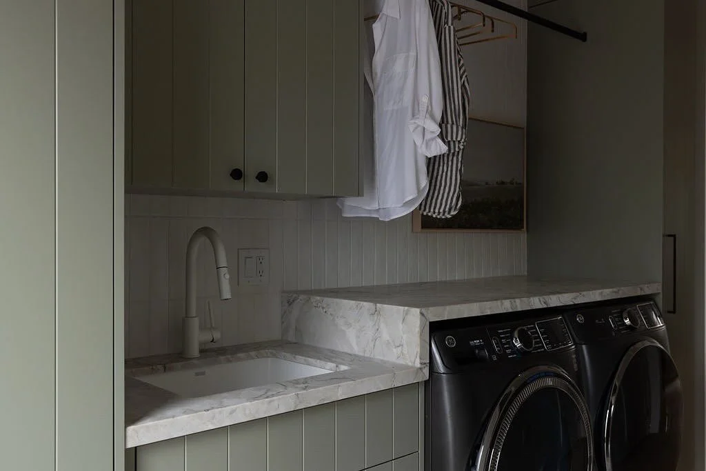 Rainy days and fresh laundry. It&rsquo;s the simple things.
.
.
.
#ProjectJenner
Design | @katrosedesign 
Build | @lucon.inc 
Photography | @bheathertownsend 

#katrosedesign #howihaven #mydomaine #designingcalm #layeredtextiles #naturaltextures #sof