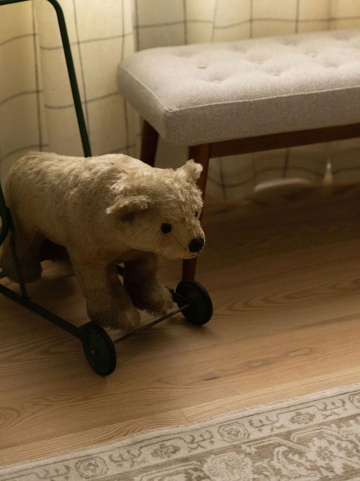 Sundays.
Freshly made sourdough, fire cider bottled and ready for the winter months, and the garden tucked in just in time for the first snowfall.
The shift in season feels quiet - hot chocolate weather has arrived. ☕️❄️

#TheSpruceHouse
Photography 