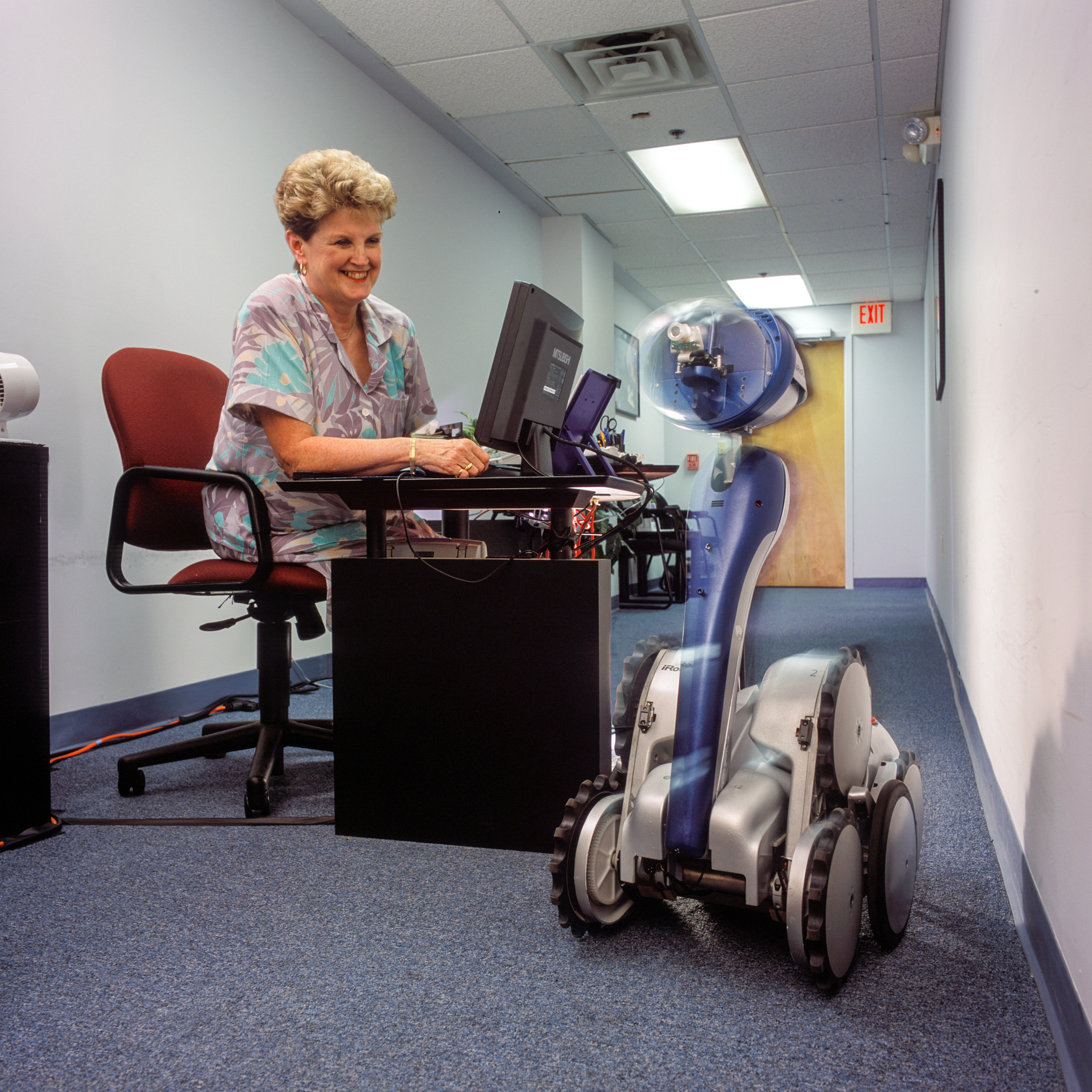 iRobot Office Helper_01.jpg