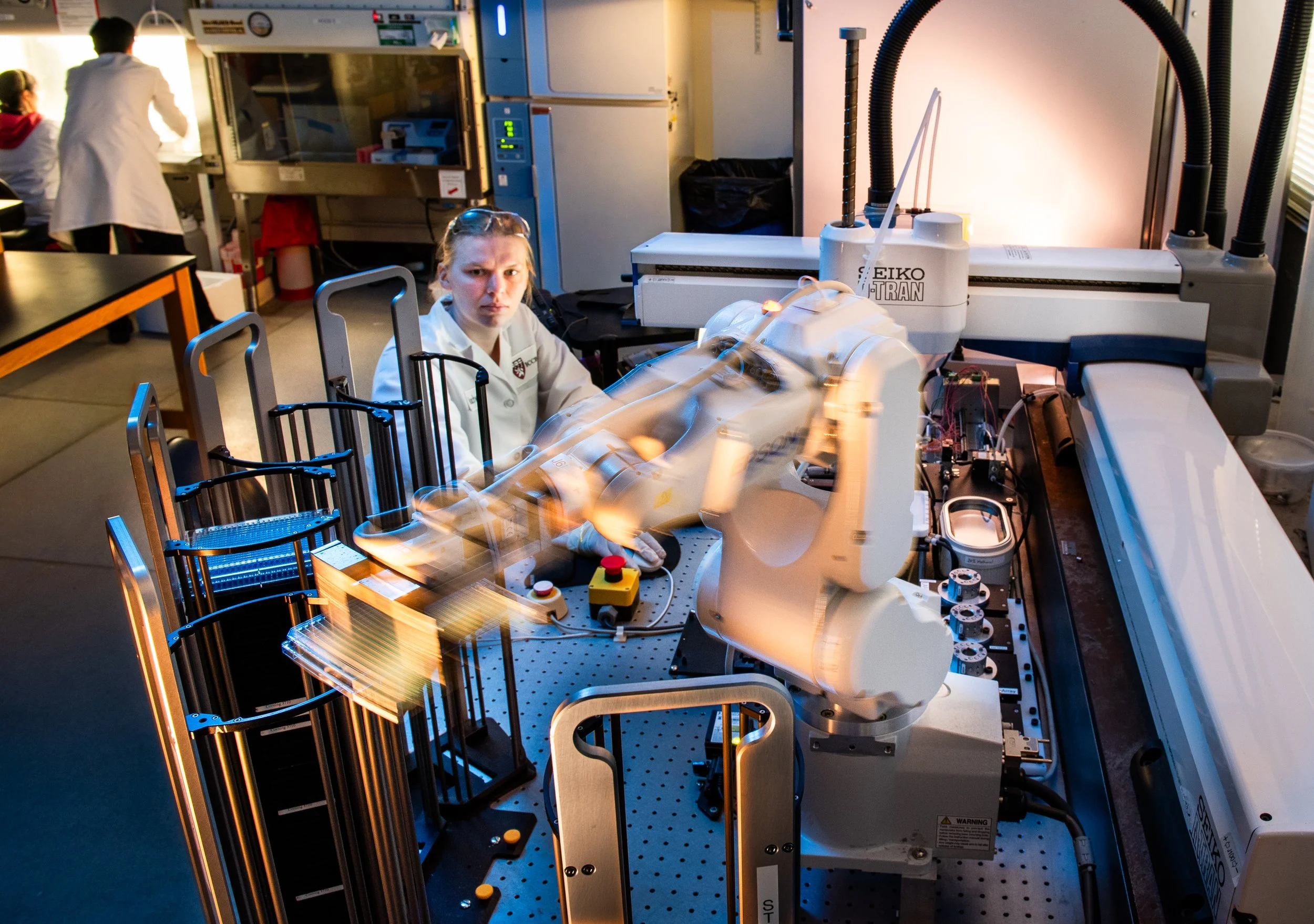 Robotic Arm Moving Microplates