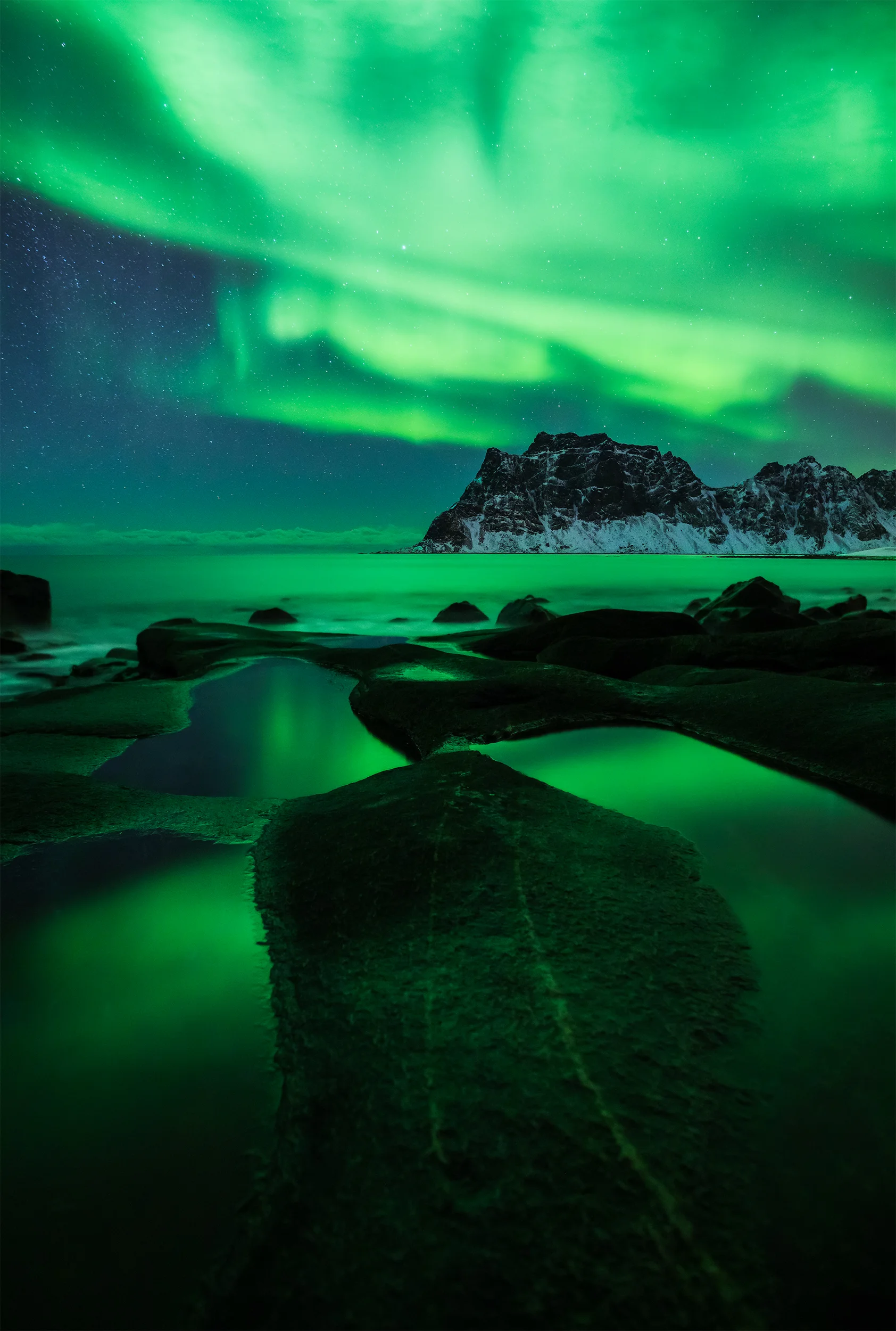 Uttakleive Aurora Vertical.jpg