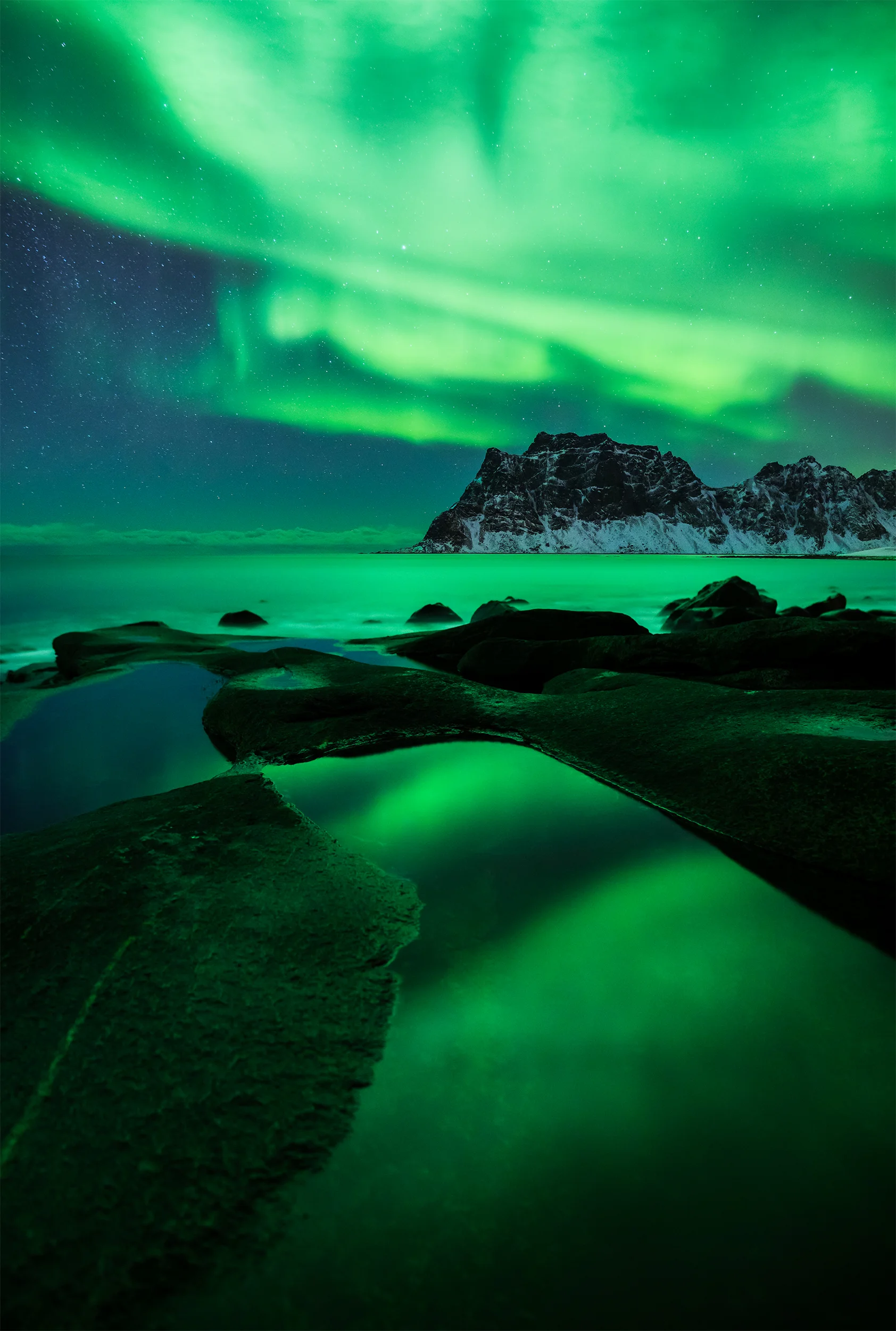 Uttakleive Aurora Vertical- alt.jpg