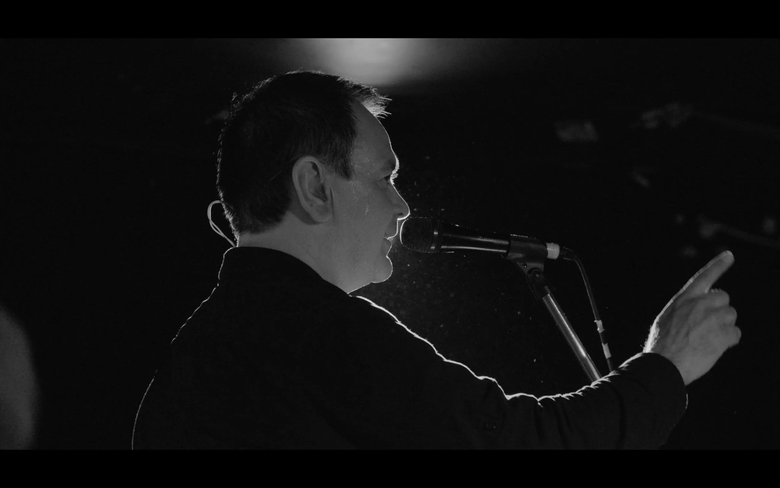 David Gedge holding court at Black Bear Lodge, Brisbane
