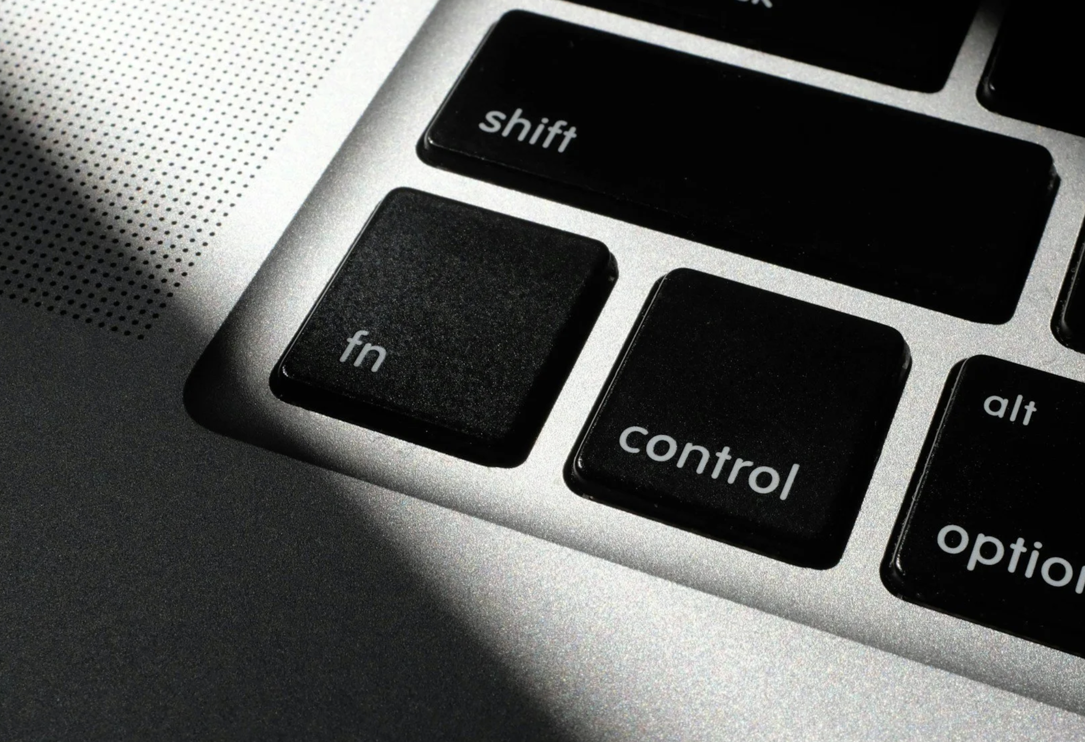 Shadow AI and AI Sprawl: How to Regain Control Through EFFORTLESSai Podium