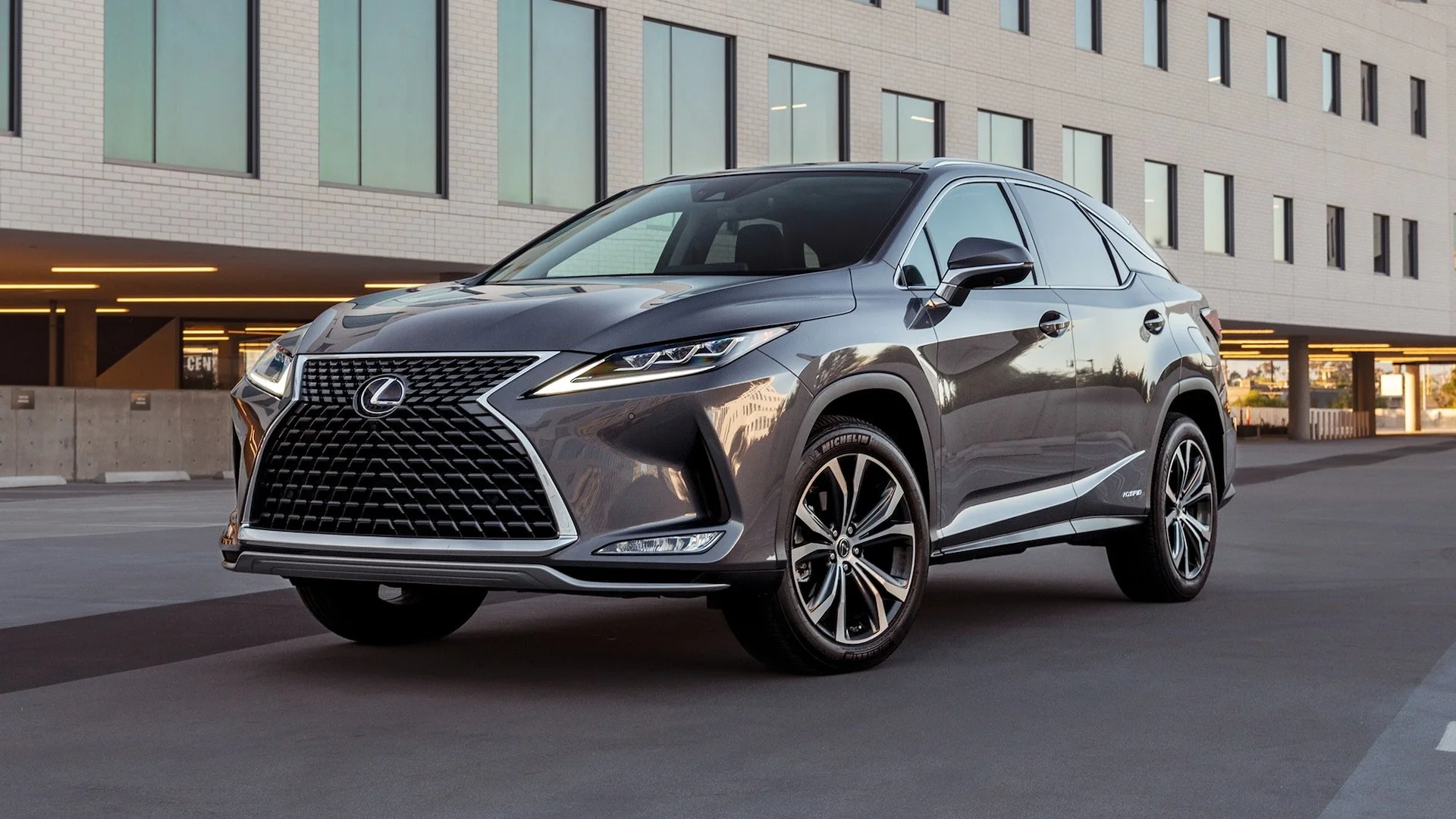 Why You Should Consider a Certified Pre-Owned Lexus 