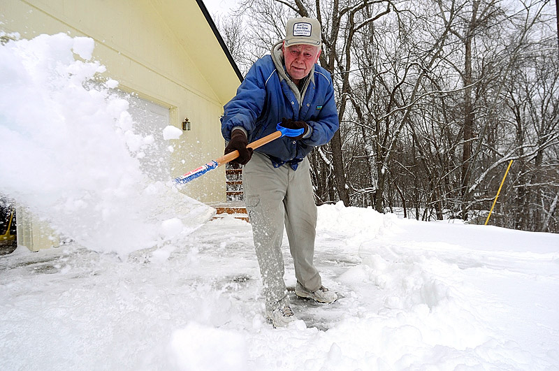 5 safe snow shoveling tips
