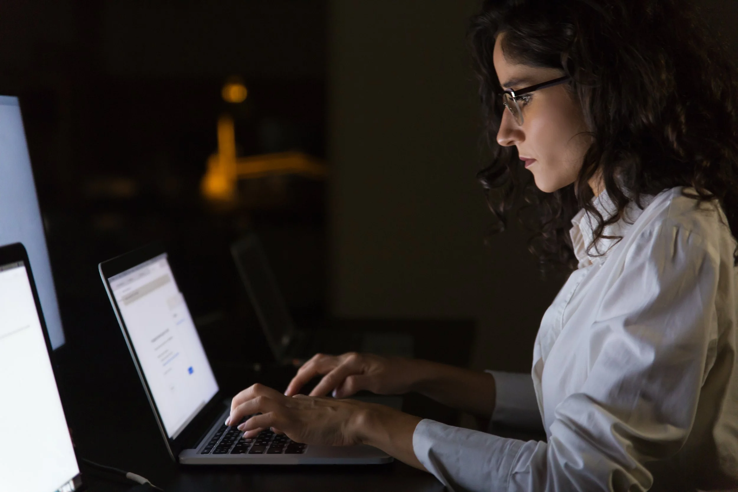 Small business owner using AI-powered bookkeeping software on a laptop to manage finances
