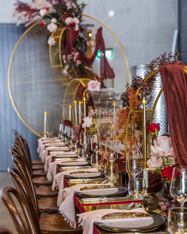 🍁 Gorgeous autumn colours gracing our table for the recent Ladies Who Lunch. Burnt orange, deep mahogany, burgundy, blush and golden tones. What colours are you loving this year?
.
.
.
.
Venue: @citywinerybne
@michael_taylor_pr
@sodaphotography_
.
.