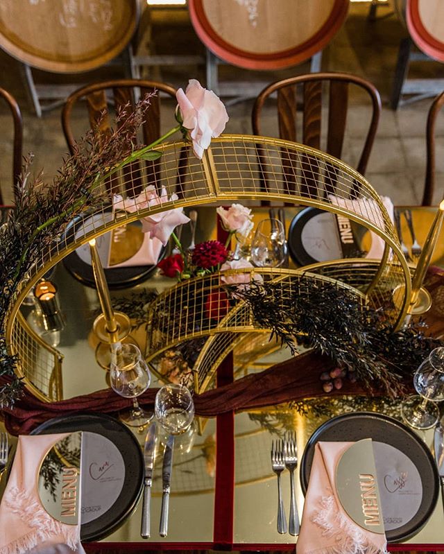 Curved gold stands, blush linen napkins, burgundy cheesecloth table runners, and beautiful organic styled blooms....still crushing on this stylish lunch table!
.
.
.
.
.
@michael_taylor_pr
@sodaphotography_
@citywinerybne
.
.
.
#autumnevents #fallwed