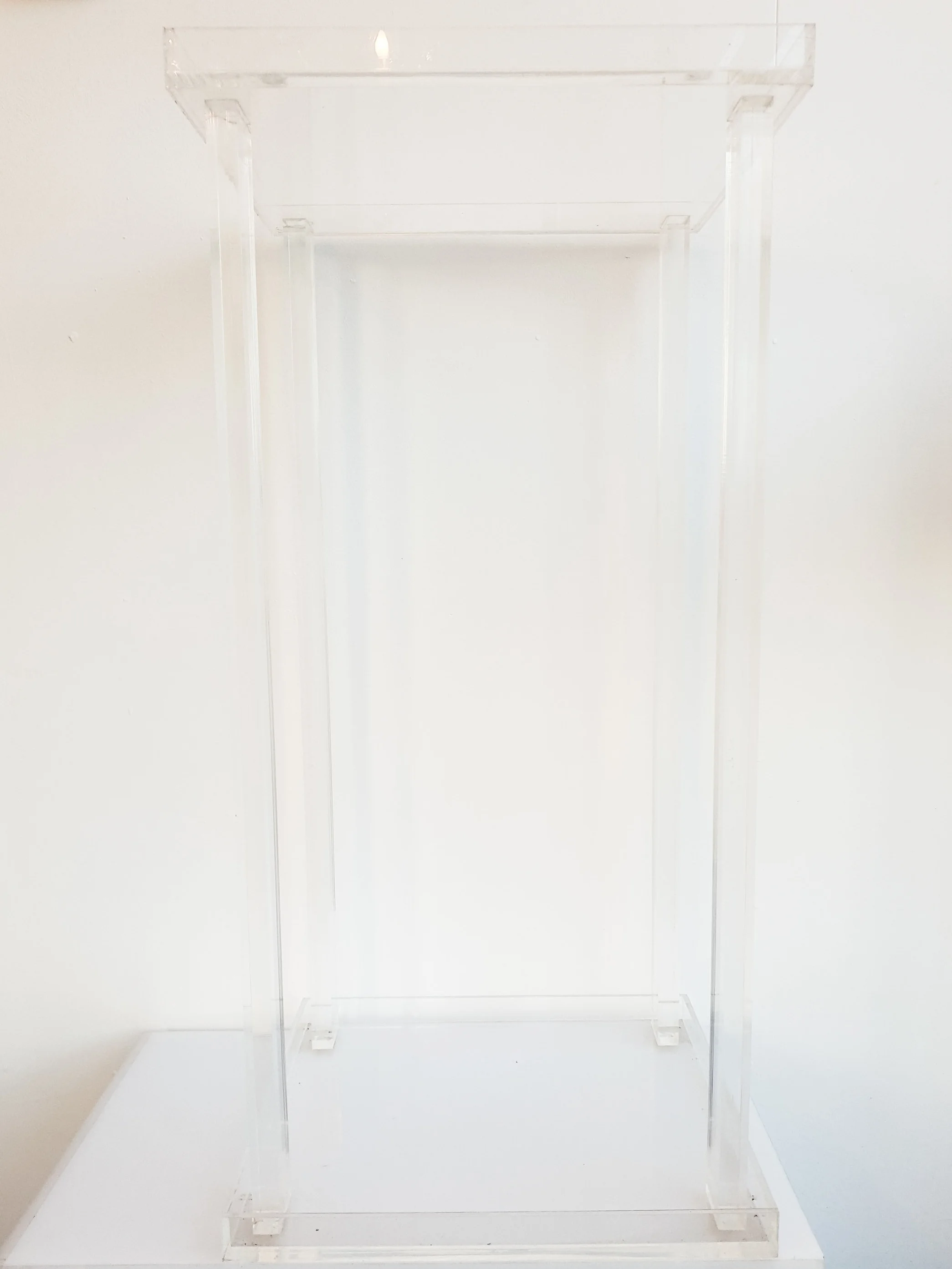 CLEAR ACRYLIC FLORAL STAND $50+GST