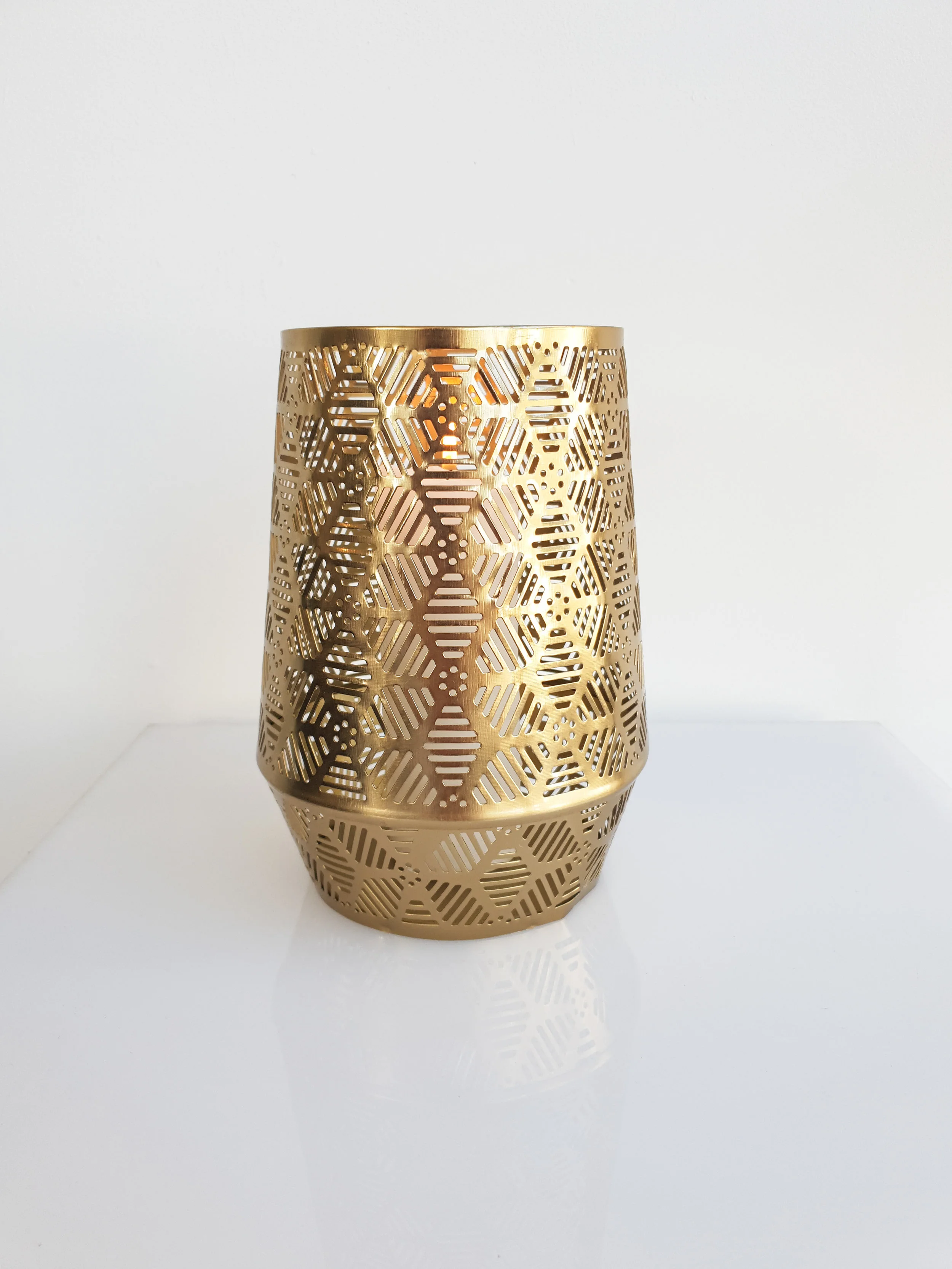 LASER CUT GOLD HURRICANE $8+GST