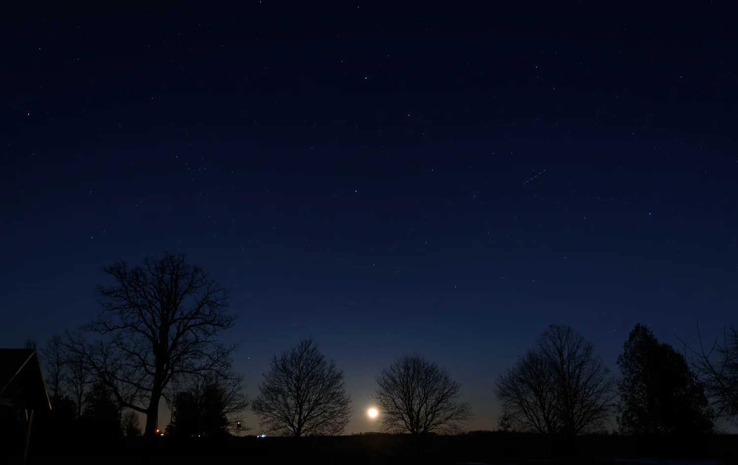  6 seconds, f/2.8, ISO 500, 30mm 