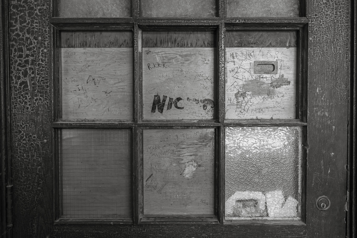  1/50, f/4, ISO 450, 25mm 