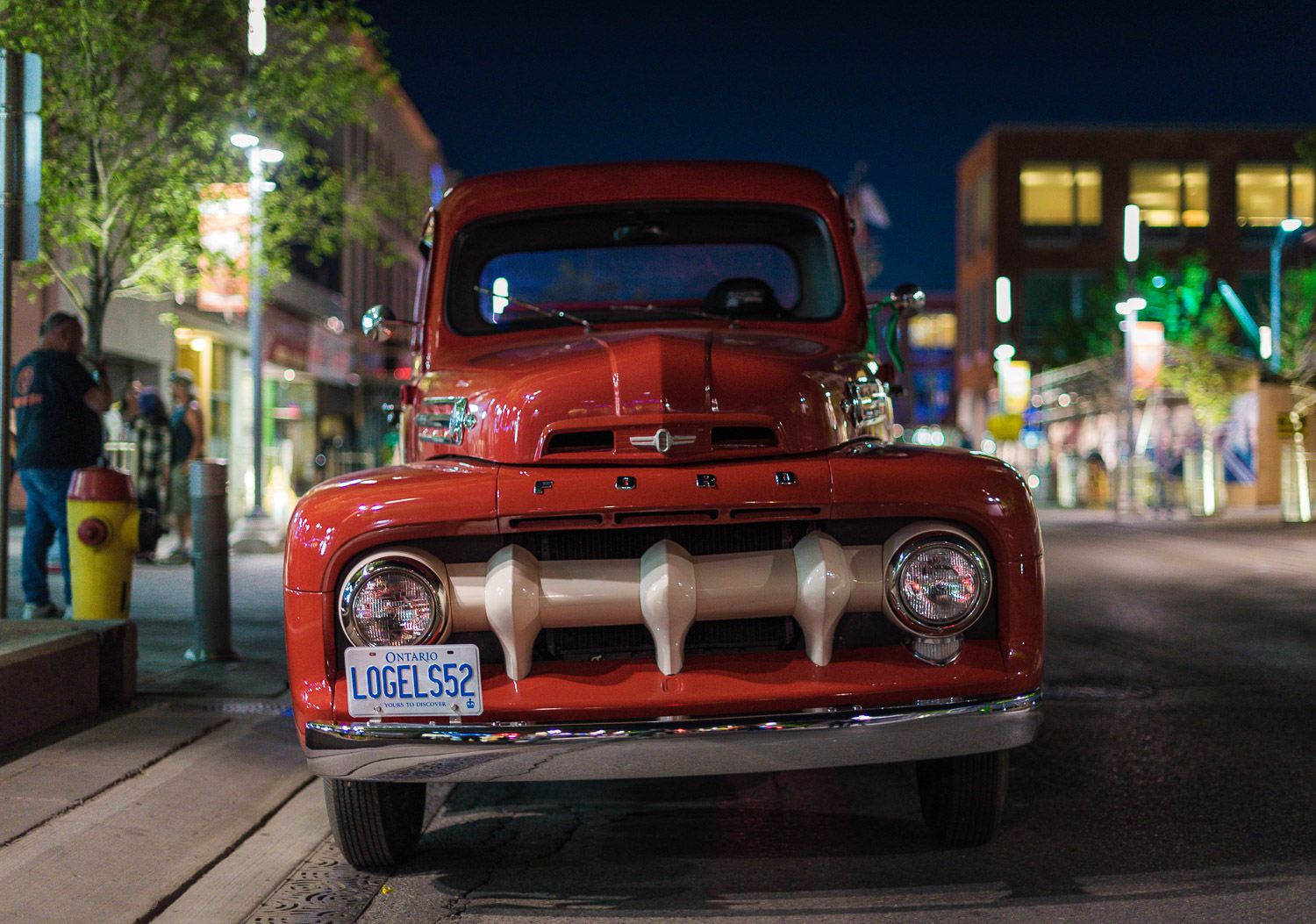 1/60, f/1.8, ISO 2500, 50mm