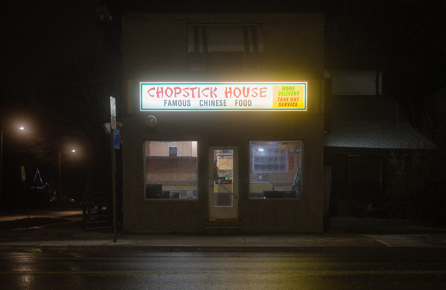  1/60, f/3.5, ISO 1000, 50mm 