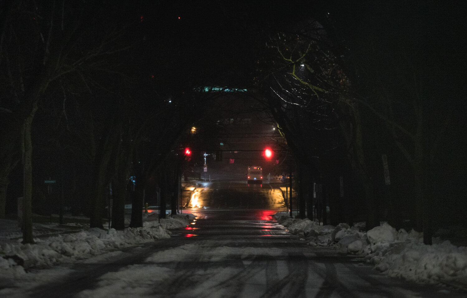  1/80, f/5.6, ISO 3200, 220mm 