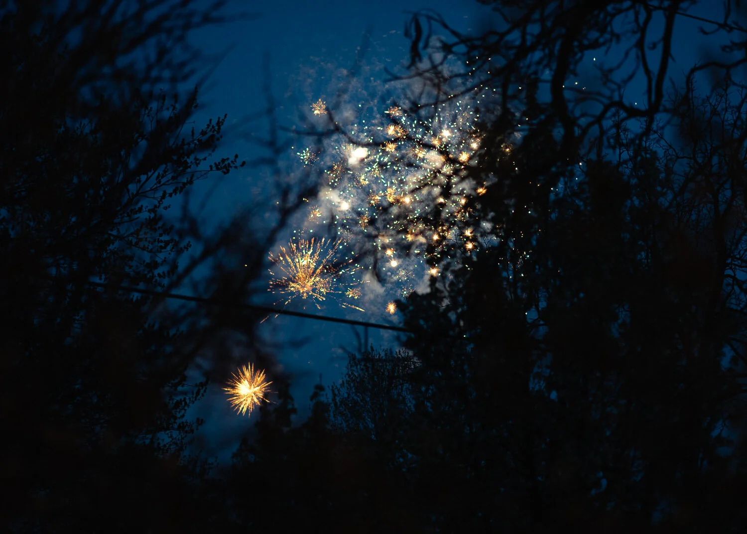  1/100, f/2, ISO 2000, 85mm 