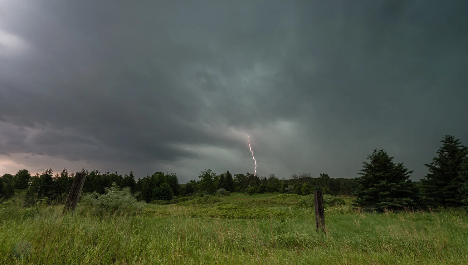  4 seconds, f/11, ISO 100, 16mm 