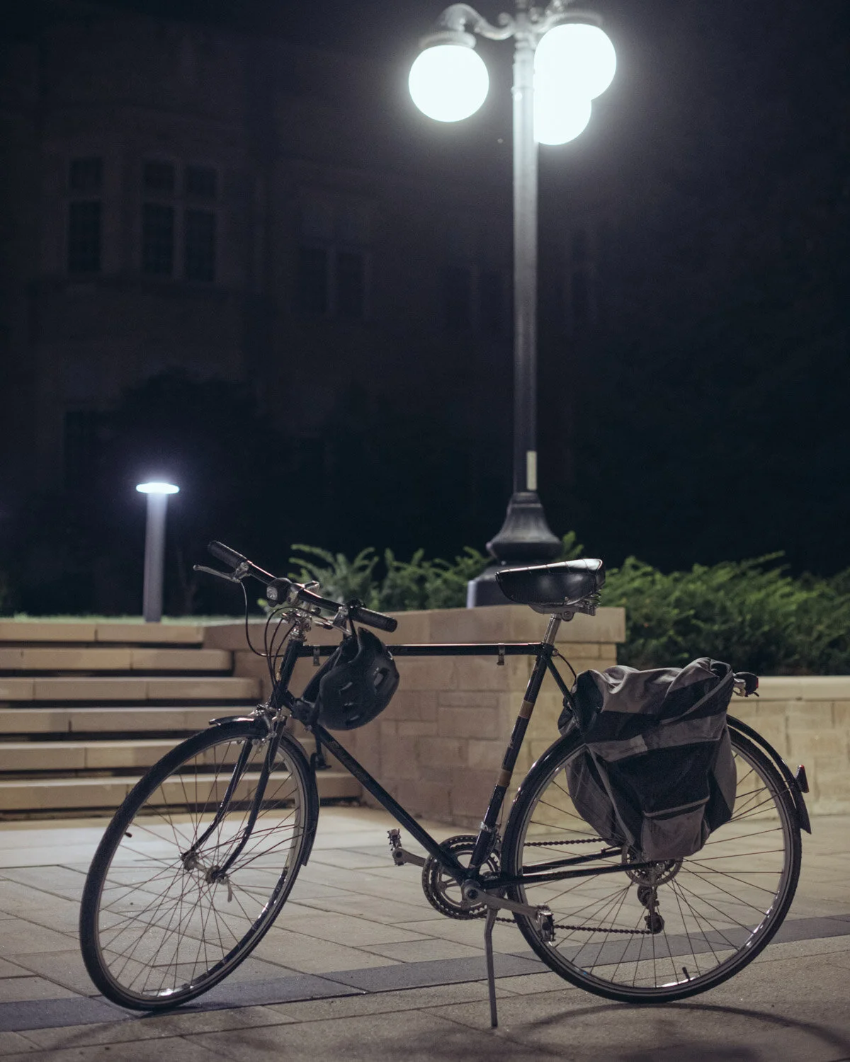  1/80, f/2.2, ISO 3200, 50mm 