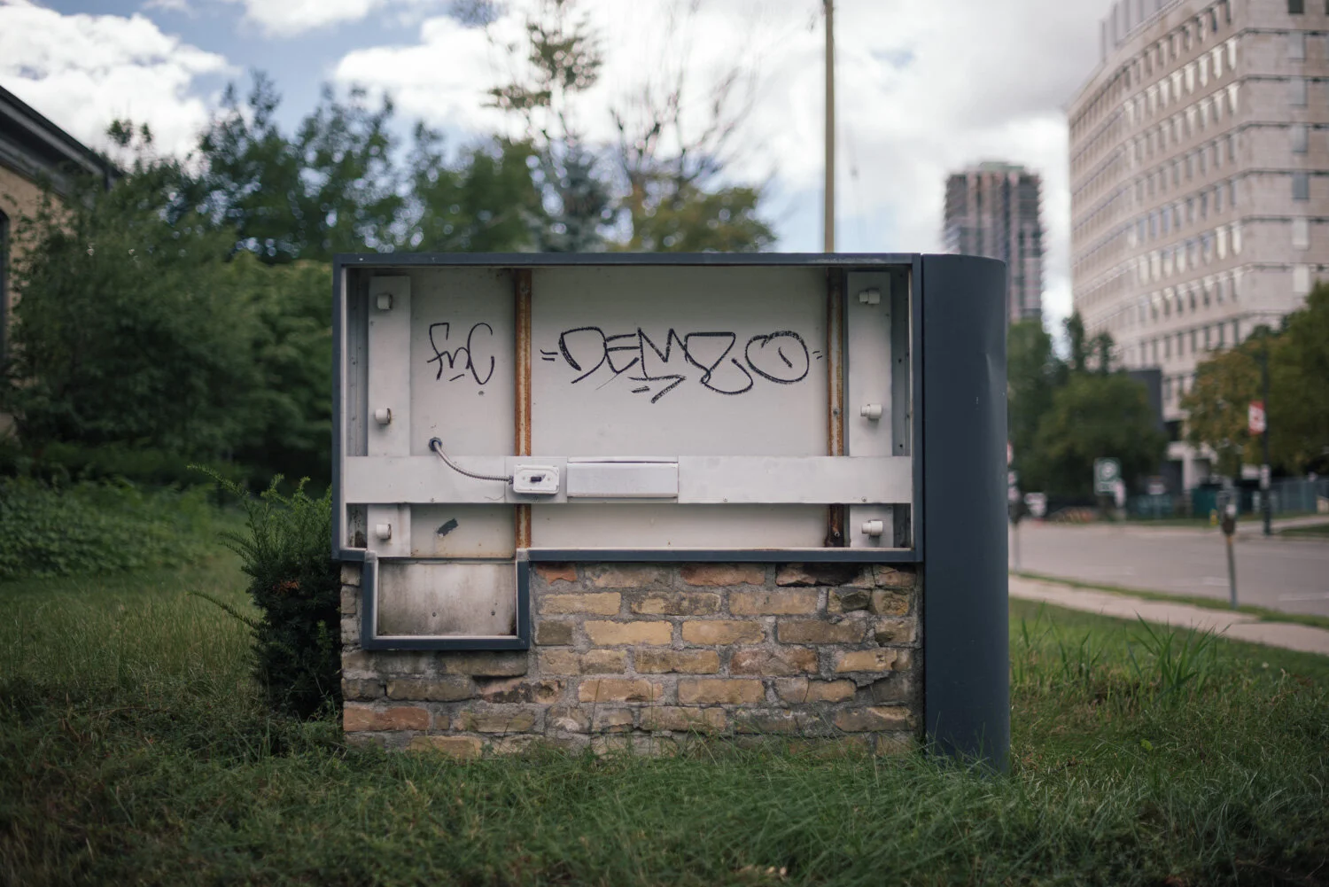  1/4000, f/1.6, ISO 100, 50mm 