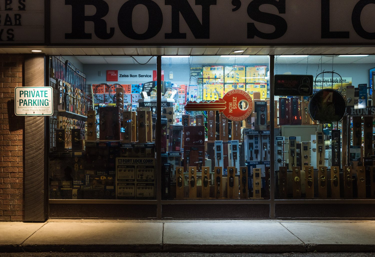  1/60, f/3.2, ISO 1600, 50mm 