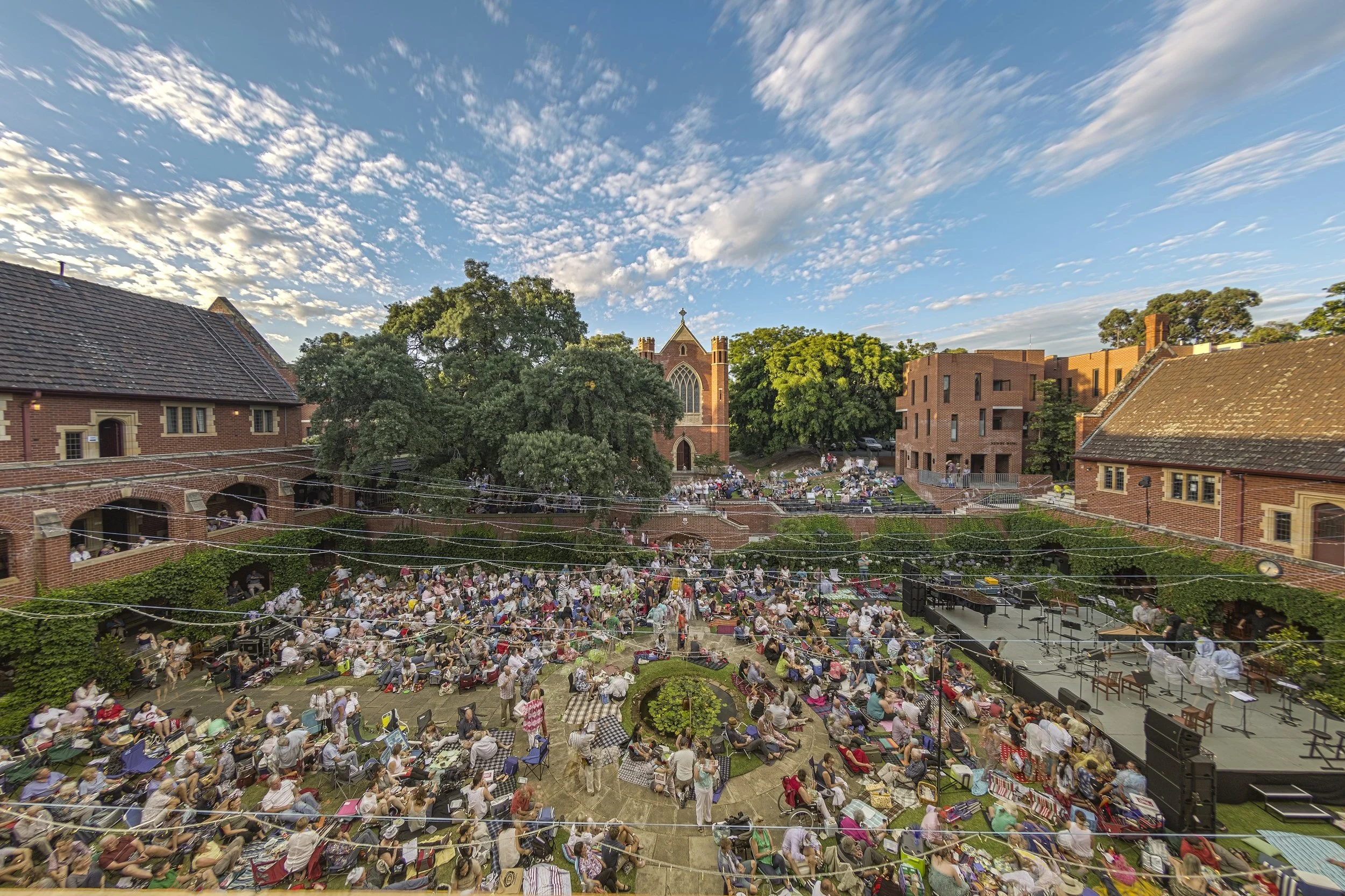 19/12/2016: The Third Christmas in the Quad