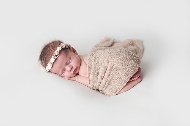 Swipe to see the before! Most of the work I do is behind a computer, So many hours of editing, but I love when I finish a baby’s gallery and get to send it off to the parents ❤️