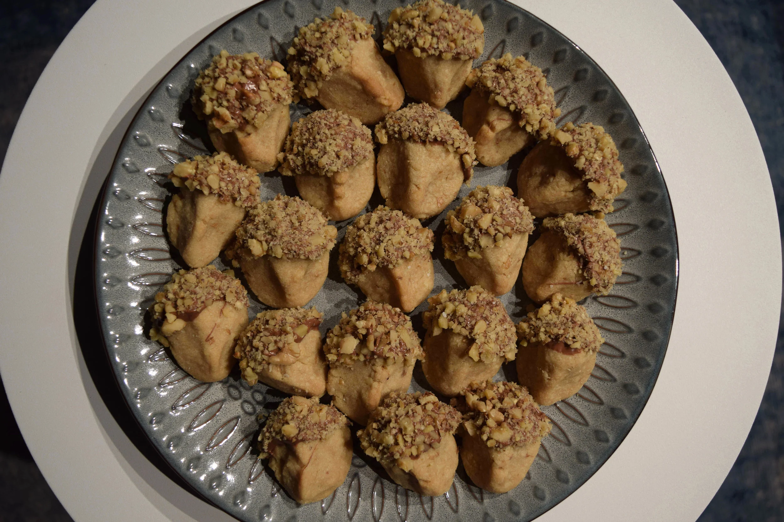 Acorn-Shaped Walnut Cookies