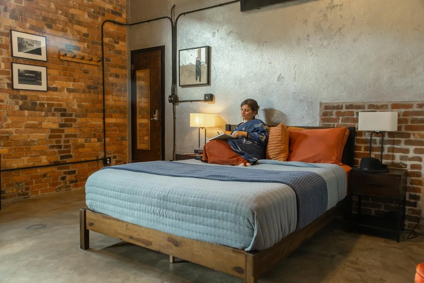 Get them a gift you know they'll love: an unforgettable night away at the Old Marshall Jail Hotel! 🎄

Experiences make wonderful gifts and our giftcards are available online!  No shipping or scheduling needed for all you last-minute shoppers.

You c