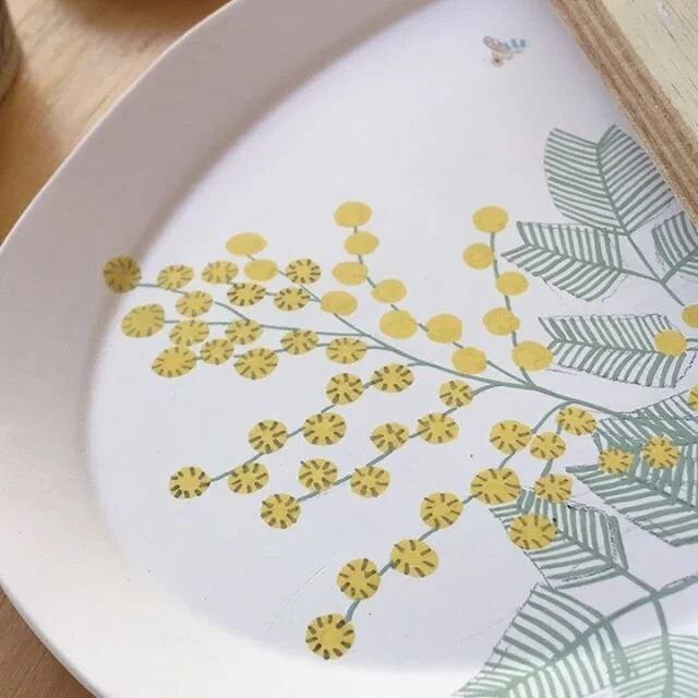 If only I were able to work at the speed of a time lapse! Wattle platters big and small coming to my webshop update on Monday 🏵 Swipe left to see the finished product and go to the link on my profile for special access to shop update a day early 🤗 